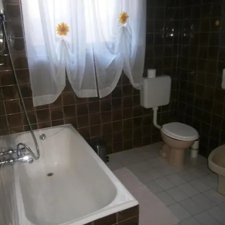 Ferienwohnung In Mit Terrasse Und Garten Apartamento Novi Vinodolski